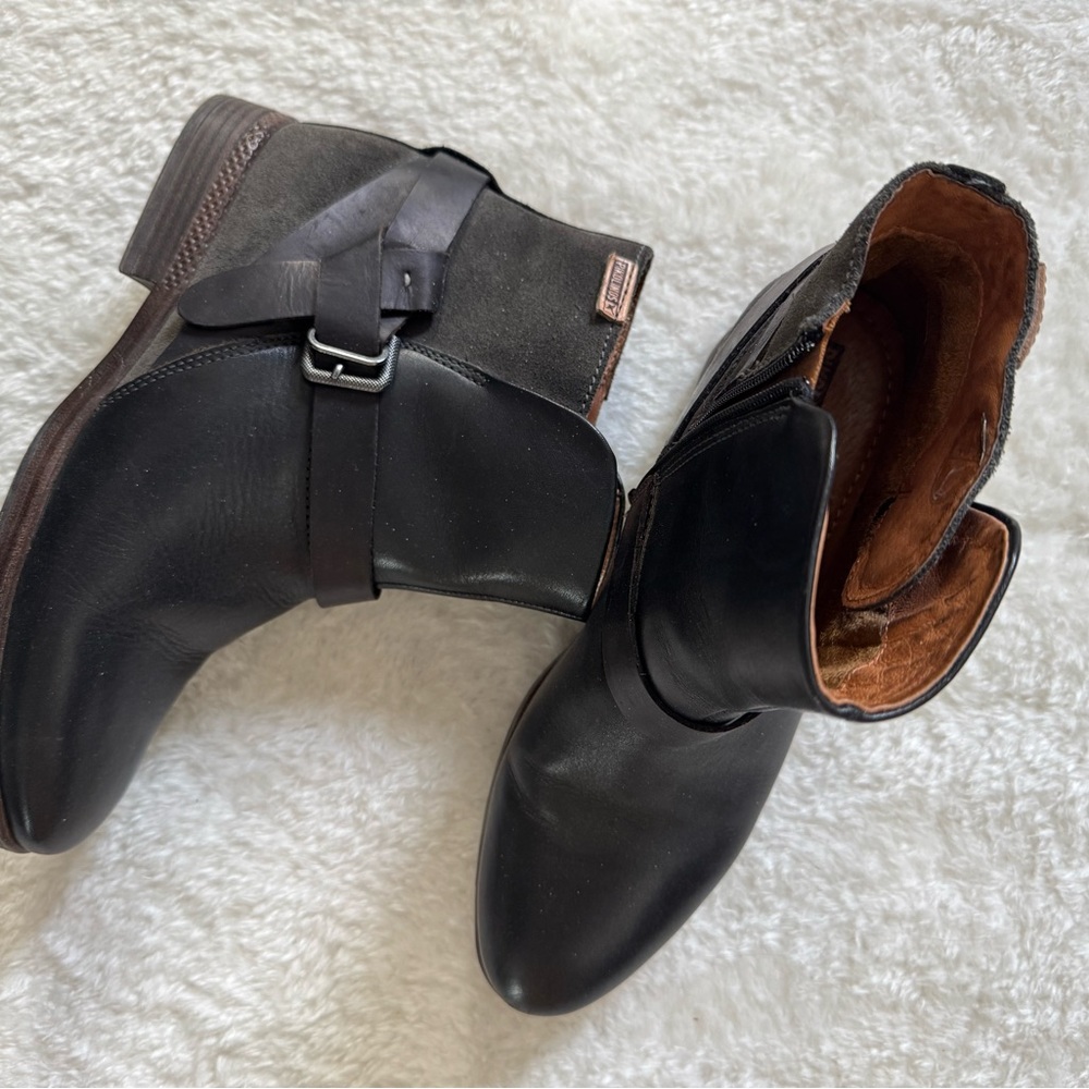 PIKOLINOS Black LEATHER Ankle Boots with Buckle - Size 40